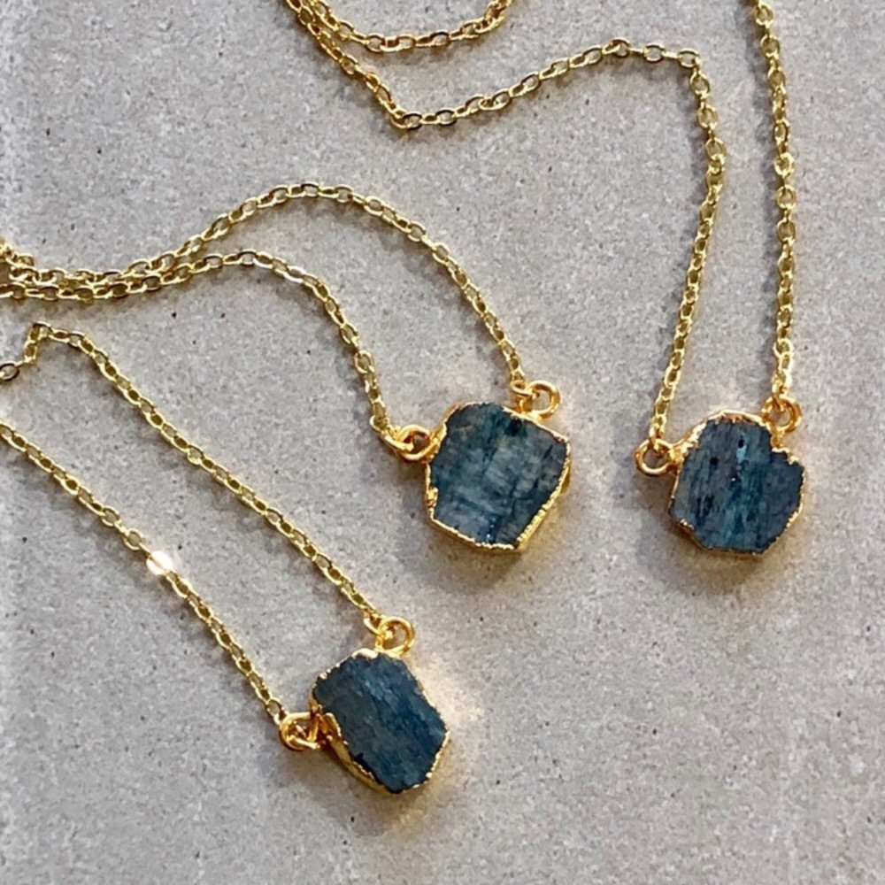 Dainty Raw Supemani Gemstone necklace - Picture 4 of 4